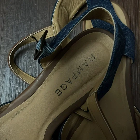 Embroidered women’s jean sandal size 9 - Picture 3 of 3